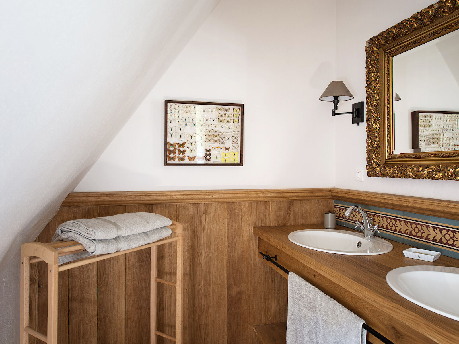 Wandvertäfelung aus roter Karpateneiche Casa Meceanu